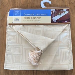 NWT Damask Jacquard Table Runner